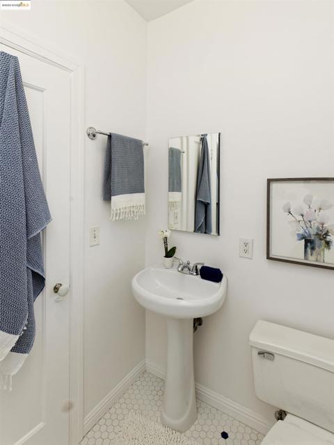 3945 Randolph Ave, Oakland CA: https://media.crmls.org/mediaz/c35f5653-a9c9-4e9a-b786-a2b00e84767f.jpg