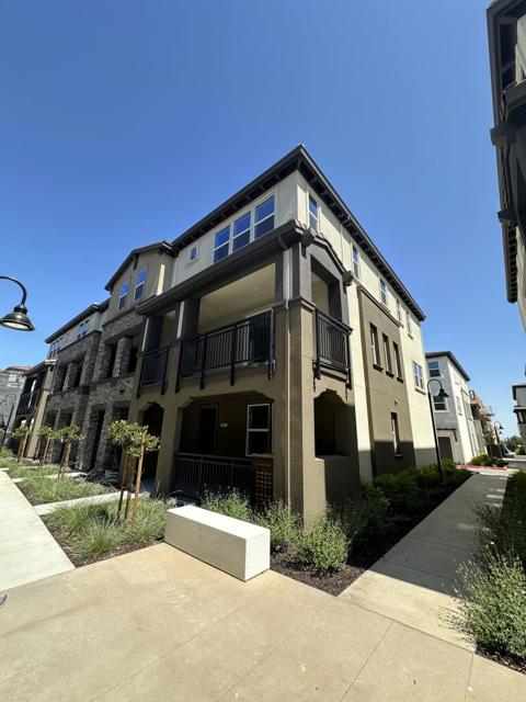 923 Layola Lane, Morgan Hill CA: https://media.crmls.org/mediaz/c3601990-fcfc-4f82-978b-4b2225da2b73.jpg