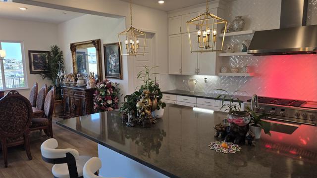 4709 Iron Bird Dr, Folsom CA: https://media.crmls.org/mediaz/c3602584-d5e9-4f9b-9188-5b159bb948dc.jpg