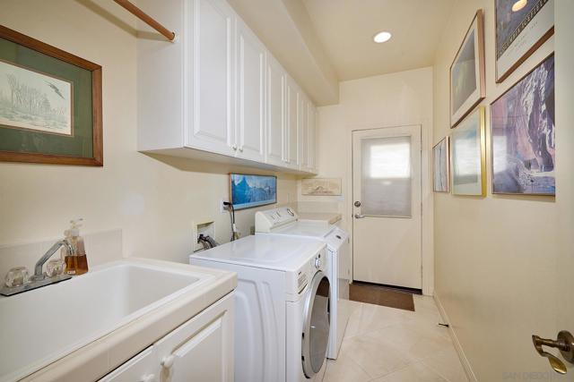 17010 Butterfield Trl, Poway CA: https://media.crmls.org/mediaz/c36025a1-10f5-42f7-8ee3-28b2c464d478.jpg