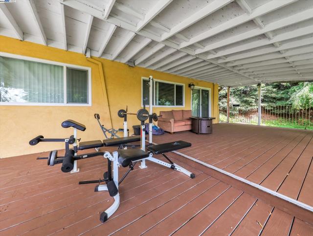 Image 40 of 60 For 2755 Sheffield Pl