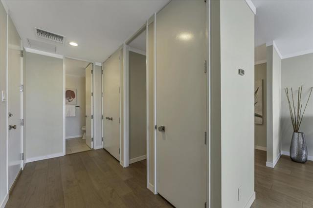 565 Bellevue Avenue, Oakland CA: https://media.crmls.org/mediaz/c360bcab-c800-4844-a795-fc0a3a04c80c.jpg