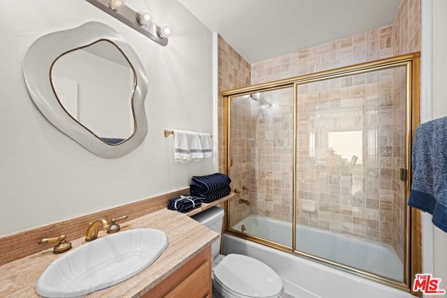 6220 Pacific Avenue, Playa del Rey CA: https://media.crmls.org/mediaz/c360c44e-10cb-4db7-bc5c-35daa2bc2af1.jpg