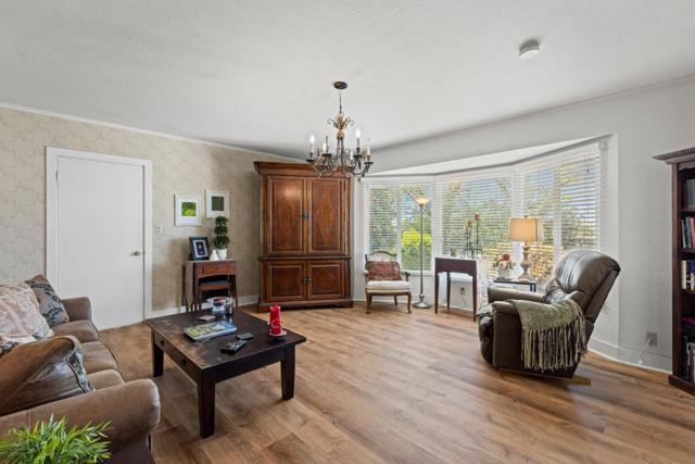 4211 Bolsa Road, Hollister CA: https://media.crmls.org/mediaz/c360c746-4f5f-4853-a241-4c8943b51630.jpg