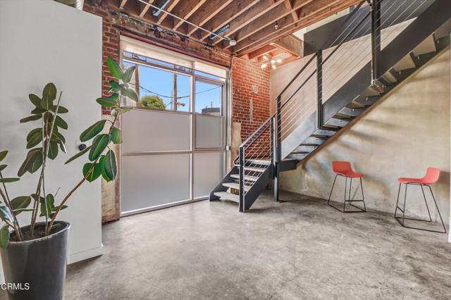 527 Molino Street, Los Angeles CA: https://media.crmls.org/mediaz/c360c961-d6ec-4ff5-b8e4-2a1e9aa12c91.jpg