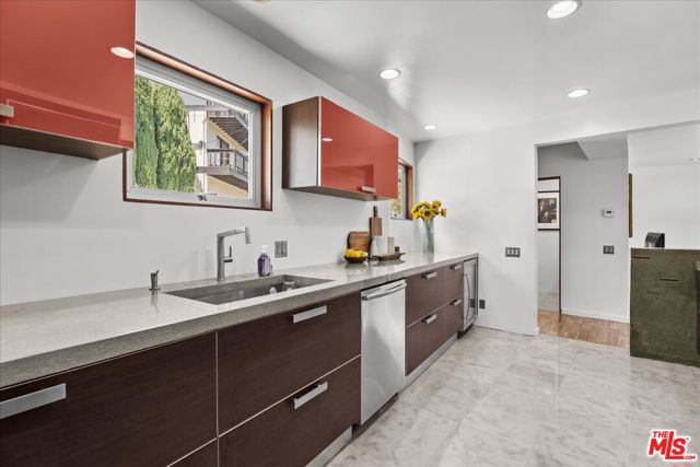 3234 Hillock Drive, Los Angeles CA: https://media.crmls.org/mediaz/c3614269-e555-4998-b1c1-f6bfbc63f79a.jpg