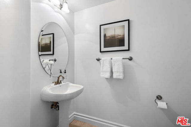 15206 Burbank Boulevard, 108 photo 7