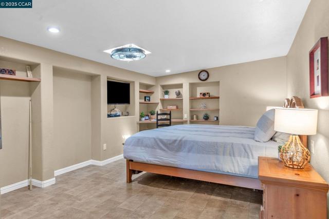 5505 Old School Rd, Pleasanton CA: https://media.crmls.org/mediaz/c3624161-eb6a-4e23-baa4-32e5ca25b044.jpg