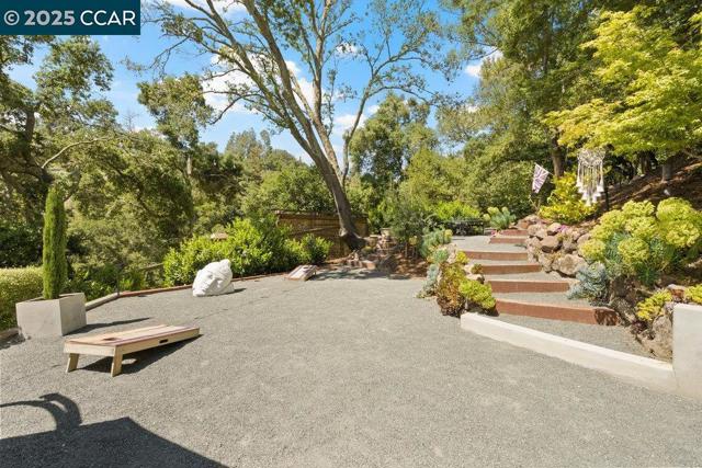 46 E Altarinda, Orinda CA: https://media.crmls.org/mediaz/c3624d2f-4387-4664-839d-ee944bf0dfd7.jpg