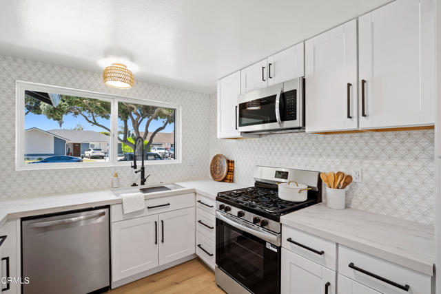 Detail Gallery Image 10 of 32 For 930 Topsail Ct, Oxnard,  CA 93035 - 4 Beds | 2 Baths