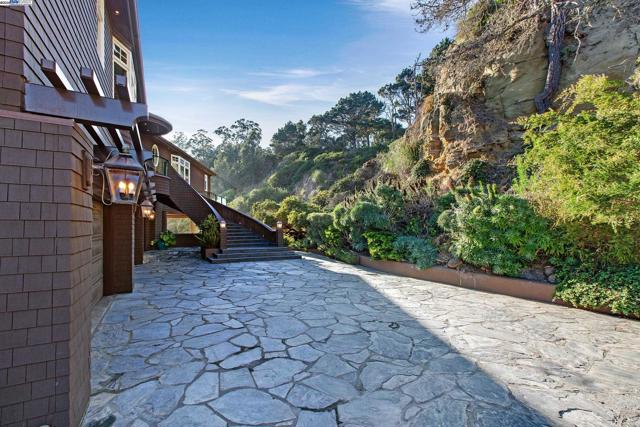 797 Las Olas Dr, Aptos CA: https://media.crmls.org/mediaz/c363db73-5fcf-4243-9385-6bbb4c4b7e8a.jpg