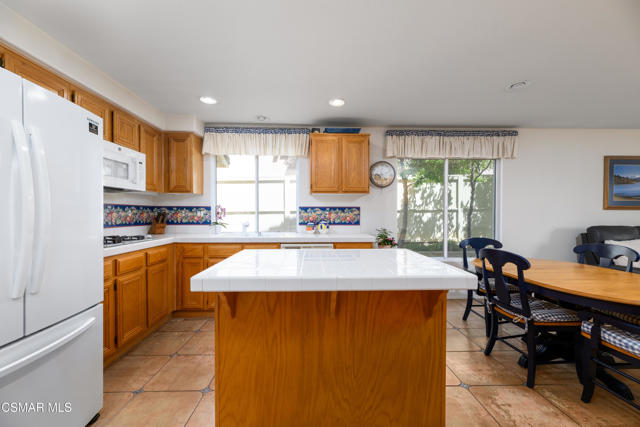 1663 Springhaven Avenue, Newbury Park CA: https://media.crmls.org/mediaz/c3641ec7-3b44-410c-bc66-d54072315de0.jpg
