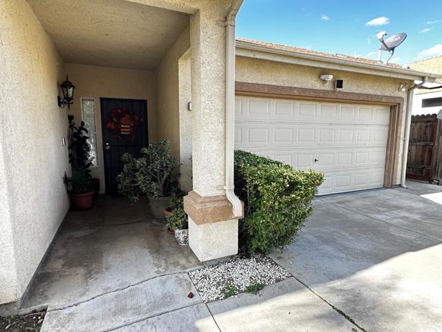 831 El Pinal Lane, Los Banos CA: https://media.crmls.org/mediaz/c3643c4b-473a-4316-a278-e9a60c543042.jpg