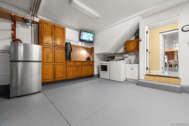 4685 Long Branch Ave, San Diego CA: https://media.crmls.org/mediaz/c364f57b-d1c8-4ce2-a337-5254f889d52e.jpg