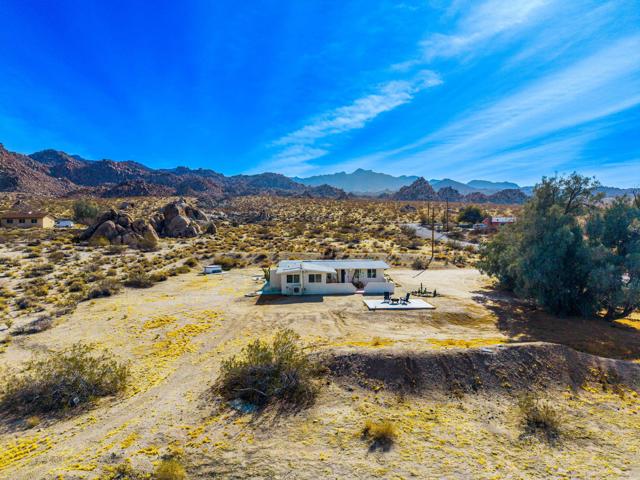 7215 Mt Lassen Avenue, Joshua Tree CA: https://media.crmls.org/mediaz/c3650dc2-512e-46f4-bece-cb81dea724b5.jpg