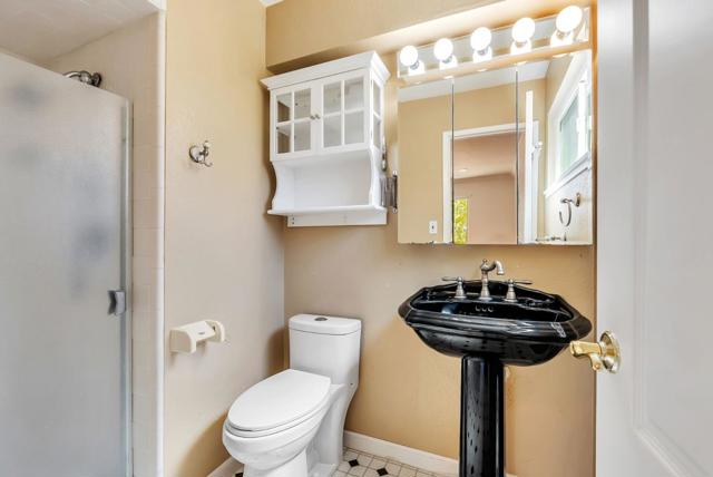 17 Muth Drive, Orinda CA: https://media.crmls.org/mediaz/c36528fe-dd47-4907-918c-c65e5996bff7.jpg