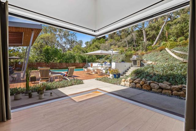 6672 Avenida Andorra, La Jolla CA: https://media.crmls.org/mediaz/c365535c-0aae-490c-97f6-3a6d8138870c.jpg