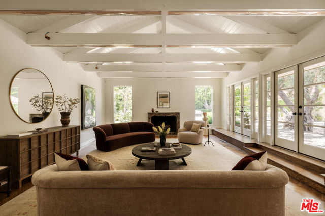 1296 Capri Drive, Pacific Palisades CA: https://media.crmls.org/mediaz/c3656768-09bf-459c-b366-961f84bca55a.jpg