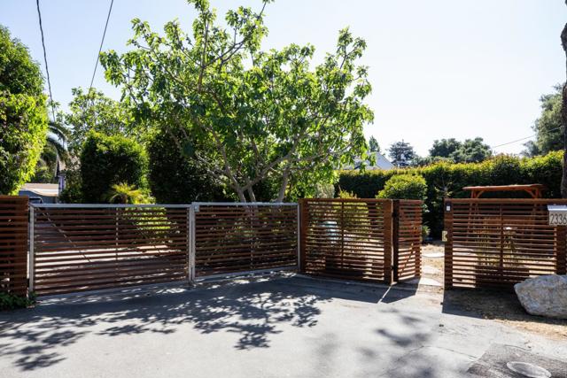2336 Palo Verde Avenue, East Palo Alto CA: https://media.crmls.org/mediaz/c3659d50-e7e1-4774-89d1-1c9dbe74ce7e.jpg