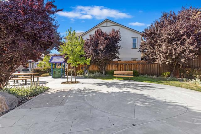 2209 Shiraz Cmn, Livermore CA: https://media.crmls.org/mediaz/c365d0ef-ed90-4b33-96e6-81352f5bc547.jpg