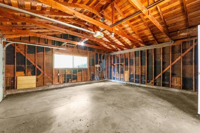 26025 Highland Way, Los Gatos CA: https://media.crmls.org/mediaz/c365e65a-a422-4564-b73a-0a8f21504b3d.jpg