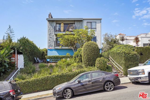 209 4th Avenue photo 3