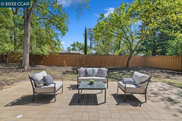 158 Pulido Rd, Danville CA: https://media.crmls.org/mediaz/c366ab65-5838-47ad-bccd-7d8e661cd224.jpg