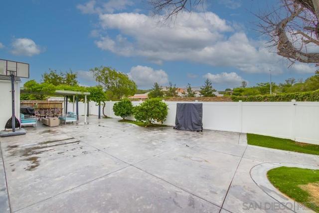 15380 Via La Gitano, Poway CA: https://media.crmls.org/mediaz/c367380c-c0c9-4f4a-96dd-0b2c54543d66.jpg