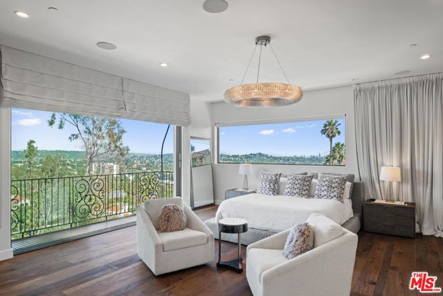4733 Bonvue Avenue, Los Angeles CA: https://media.crmls.org/mediaz/c3677189-17c5-4c1e-a49d-c907fb0b83fc.jpg