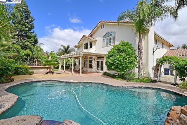 2405 Vintage Lane, Livermore CA: https://media.crmls.org/mediaz/c367d78d-5785-4c5a-808a-2d76f72adcb4.jpg
