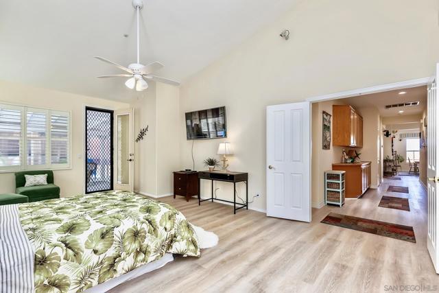 1935 Cresthaven Dr, Vista CA: https://media.crmls.org/mediaz/c367f429-8054-4d11-8880-b487283a1efa.jpg