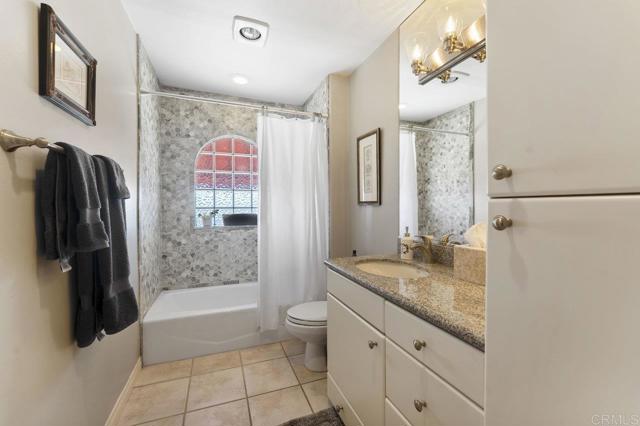4331 Summit Drive, La Mesa CA: https://media.crmls.org/mediaz/c3681983-a3a6-478f-8eb1-9f42b7179cd1.jpg