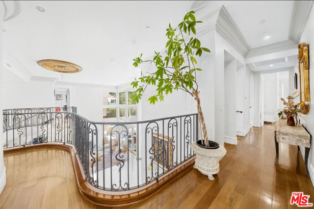 3848 Vista Linda Drive, Encino CA: https://media.crmls.org/mediaz/c3688588-a7c4-4233-896a-65c60bb3a275.jpg