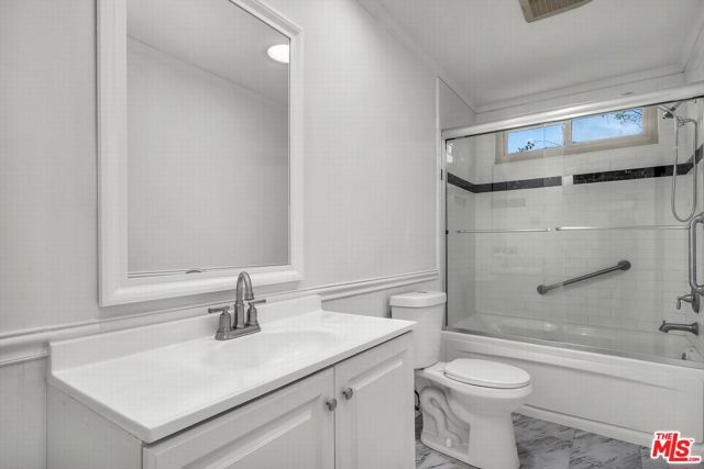 11472 Diller Avenue, Culver City CA: https://media.crmls.org/mediaz/c368d25e-2c01-4d90-a735-8d578c2e933a.jpg