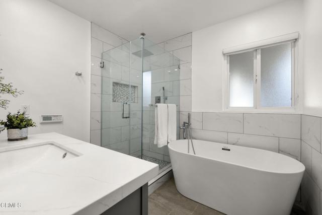 9545 Creemore Place, Tujunga CA: https://media.crmls.org/mediaz/c3696943-9a14-411d-9601-7e394e065f0c.jpg