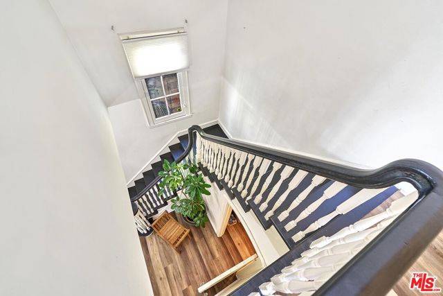 728 S Windsor Boulevard, Los Angeles CA: https://media.crmls.org/mediaz/c3699247-c431-405a-a31f-0e6535e05f02.jpg
