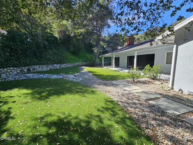 Detail Gallery Image 2 of 27 For 1404 Shady Glen Rd, Glendale,  CA 91208 - 4 Beds | 3 Baths