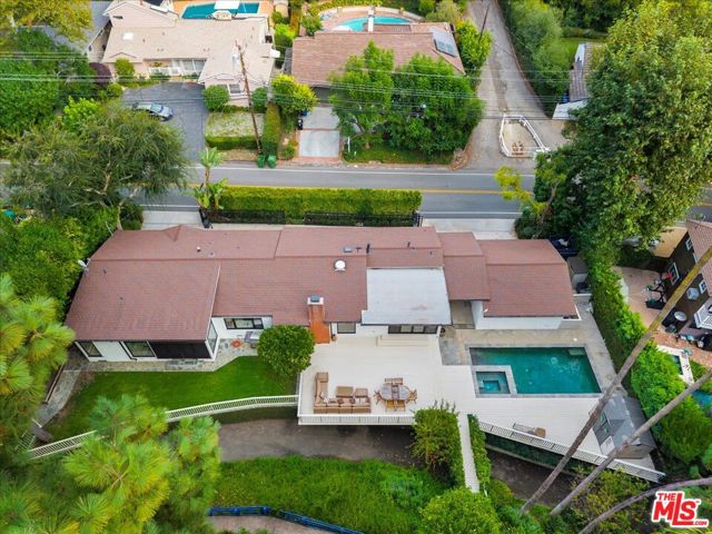 3479 Mandeville Canyon Road, Los Angeles CA: https://media.crmls.org/mediaz/c36a4ee1-384c-4e0d-a27e-ac440fb13f34.jpg