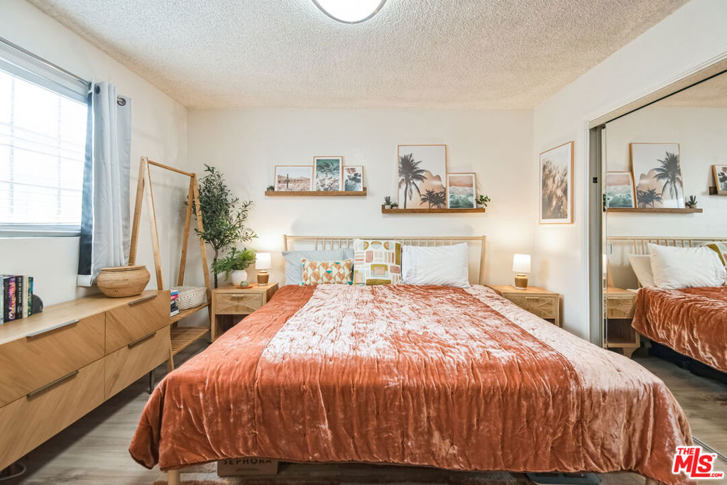 https://media.crmls.org/mediaz/c36a8c93-2f9d-41b8-9747-a8d16e76a5eb.jpg?preset=X-Large