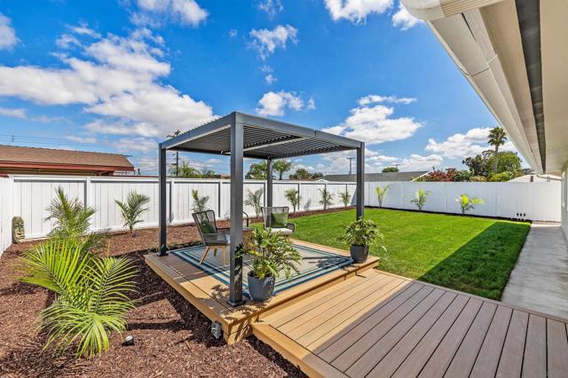 5284 Winthrop St, San Diego CA: https://media.crmls.org/mediaz/c36ad973-beac-4019-8983-594bd1a33d1b.jpg