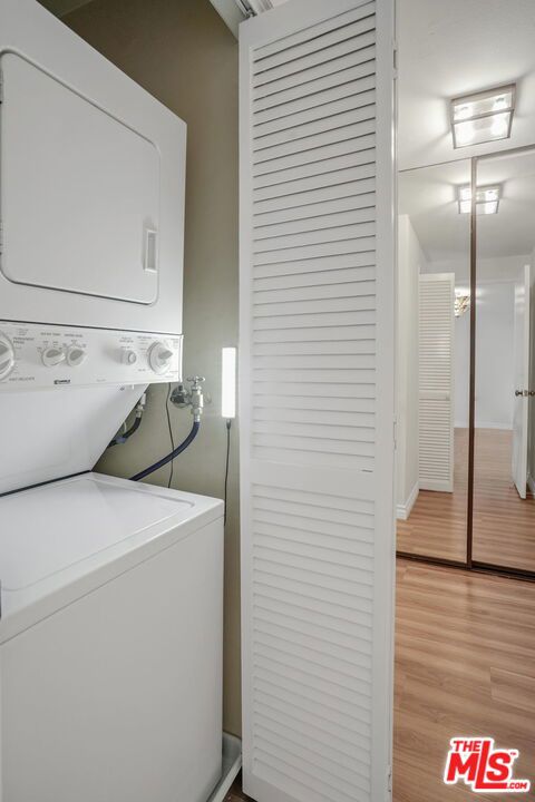 3231 Cheviot Vista Place, Los Angeles CA: https://media.crmls.org/mediaz/c36afb0e-c8ef-416f-975e-d12ba5676879.jpg
