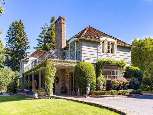 2155 Geri Lane, Hillsborough CA: https://media.crmls.org/mediaz/c36b4aa0-d352-4431-b40f-4167fdb5100e.jpg