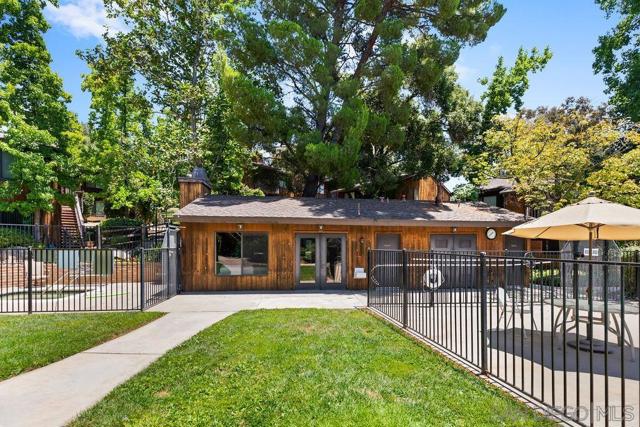 2157 Arnold Way, Alpine CA: https://media.crmls.org/mediaz/c36b5b85-95f4-42a2-954a-7d73cc2ac243.jpg