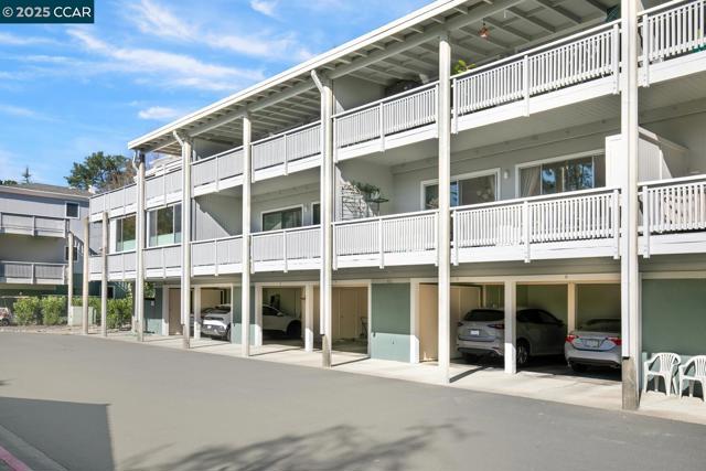 1816 Golden Rain, Walnut Creek CA: https://media.crmls.org/mediaz/c36b9377-9c9a-4cf8-902c-abc87cfb4530.jpg