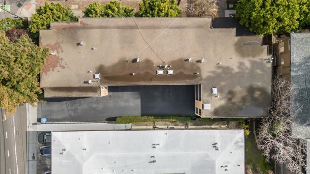 1701 San Carlos Avenue, San Carlos CA: https://media.crmls.org/mediaz/c36bb2c5-38a0-4110-a739-53e74d9d015d.jpg
