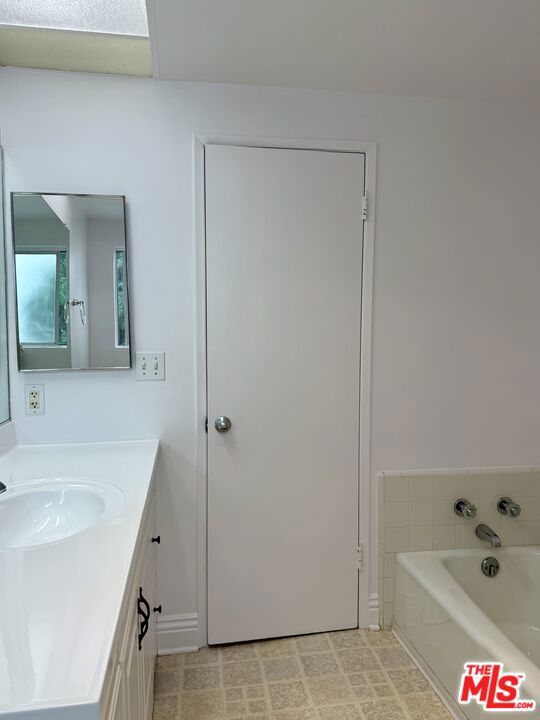 1138 11th Street, Santa Monica CA: https://media.crmls.org/mediaz/c36cc41c-ff75-4d6d-bd8c-22f65467f6e0.jpg
