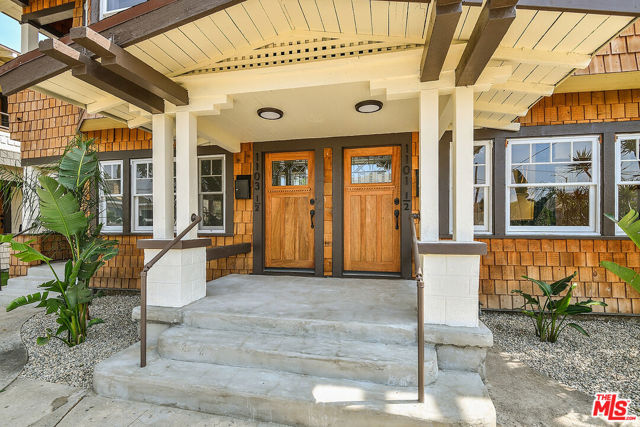 1101 W 18th Street, Los Angeles CA: https://media.crmls.org/mediaz/c36cfdc6-e5e5-4161-bbfa-0996a572e744.jpg
