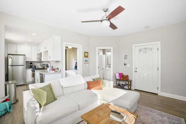931 21st, San Diego CA: https://media.crmls.org/mediaz/c36d9c66-ac3b-4ec8-a57e-e8b60ee83a80.jpg