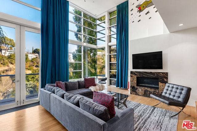 2738 Rinconia Drive, Los Angeles CA: https://media.crmls.org/mediaz/c36de3f3-e8e9-47ea-8b28-9f4a91bba7d6.jpg