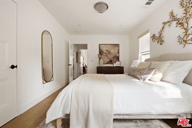 1140 N Coronado Street, Los Angeles CA: https://media.crmls.org/mediaz/c36e100d-9db7-4284-8185-46339ac85229.jpg